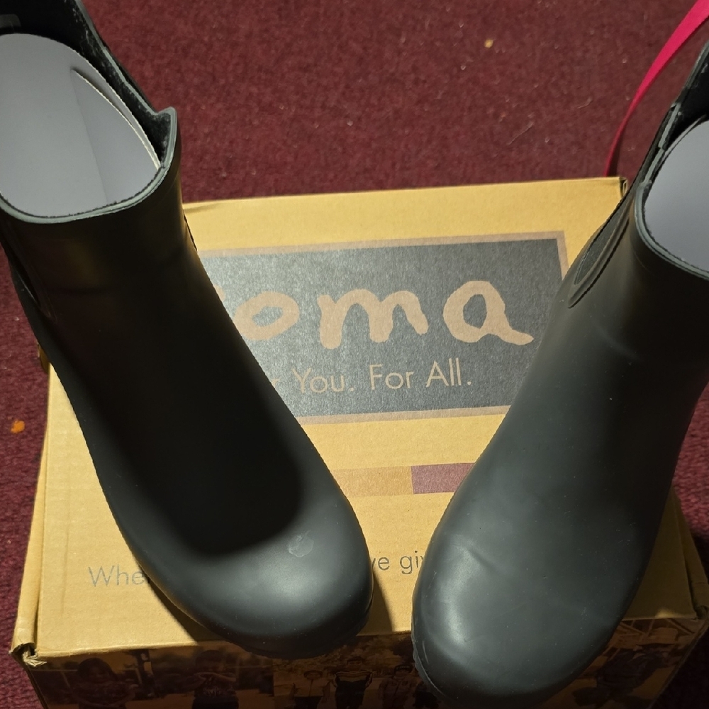 Roma Black Ankle Booties Waterproof